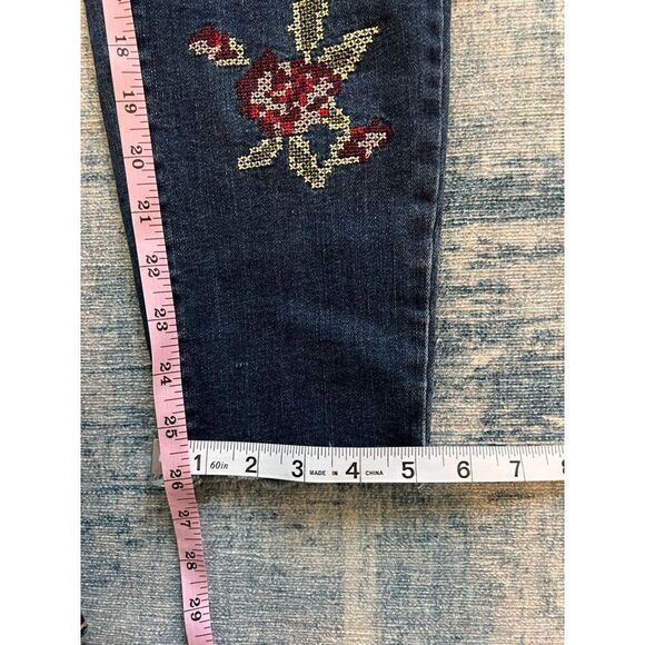 One 5 One Cross Stitch Embroidered Floral Distressed Cropped Jeans Size 14 - Picture 9 of 9